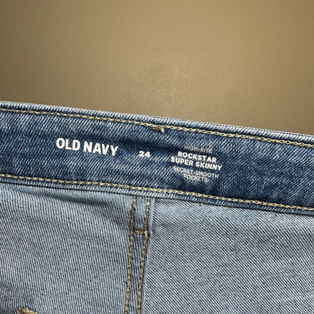 Old Navy Light Blue Ankle Jeans - Picture 3 of 3